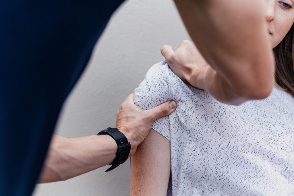 soigner une douleur aux epaules